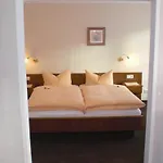 Casa de hóspedes Beste-schnurbus 3*
